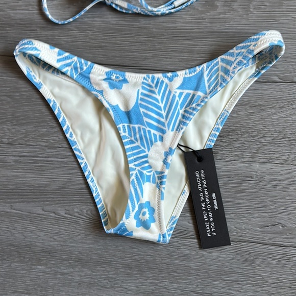 Arizona wild  String top with cheeky bottom set. - Picture 12 of 13